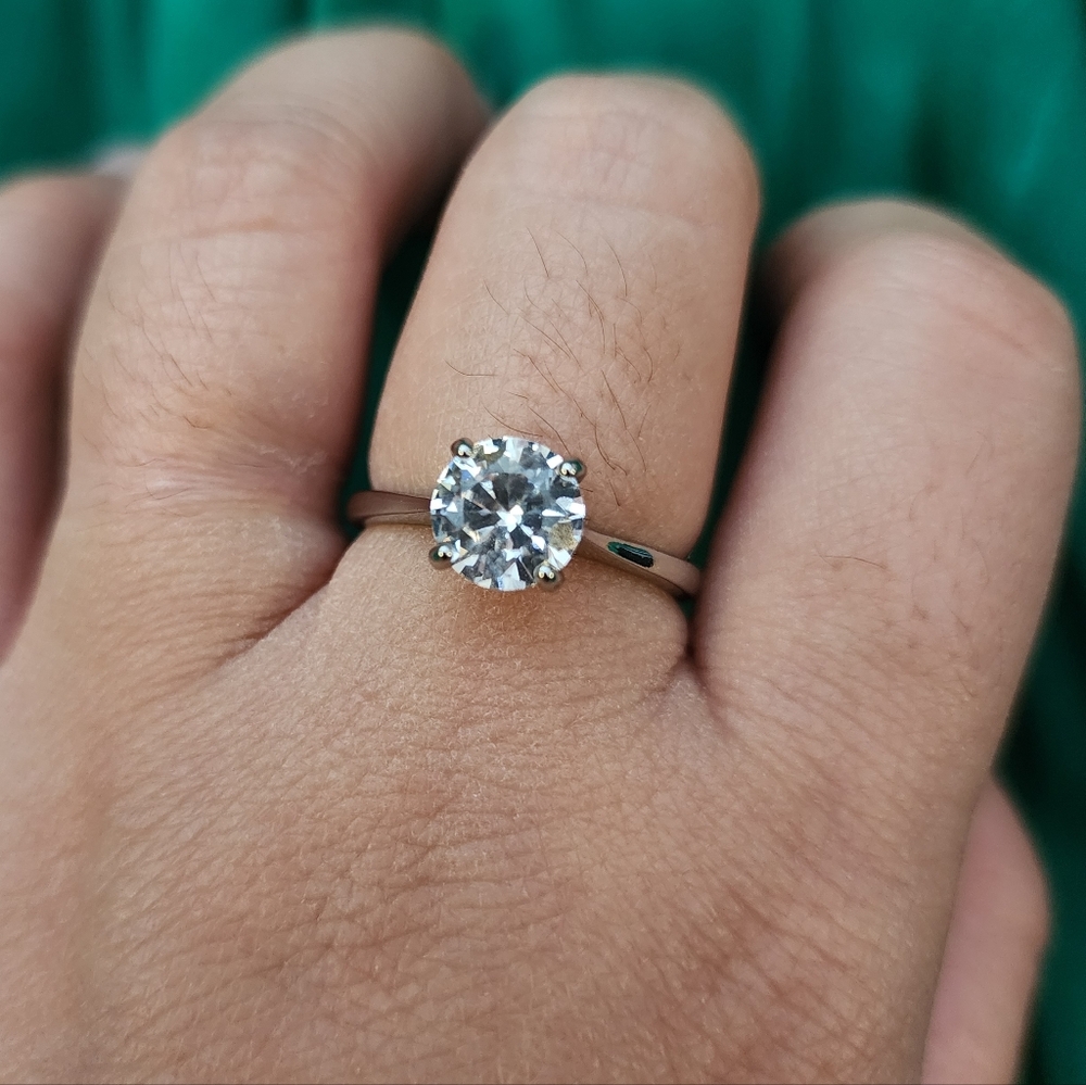 Size 9 Classic Solitaire Cubic Zirconia Engagement Ring Sparkling Round-Cut CZ